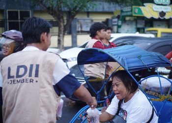 Aksi Sosial Santri PPM Syafiurrohman, Berbagi Takjil Penuh Cinta