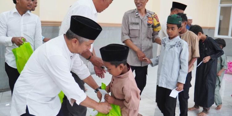PC LDII Setu menggelar kegiatan santunan anak yatim dan duafa di Kelurahan Bakti Jaya, Setu, Tangerang Selatan. Foto: LINES.