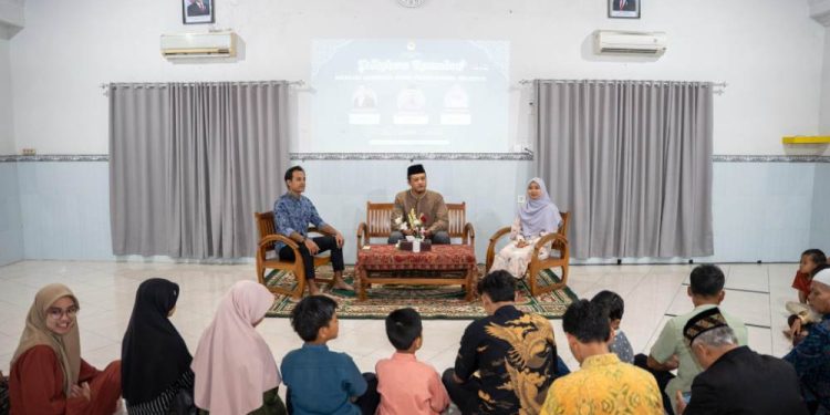 PC LDII Denpasar Timur menggelar talkshow yang menghadirkan narasumber inspiratif, Ustaz Mahzumi Alfian B dan Luthfi Anggraeni. Foto: LINES.