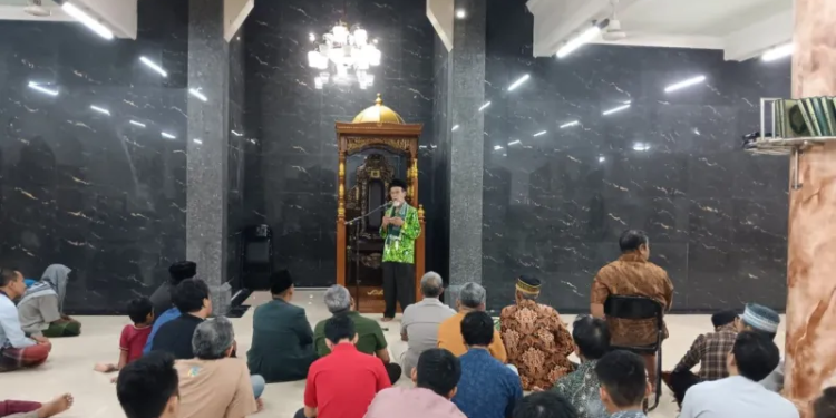 Pengurus PAC LDII Bendungan menerima kunjungan Dewan Masjid Indonesia (DMI), Majelis Ulama Indonesia (MUI) Kecamatan Cilegon, dan Polsek Cilegon pada kegiatan Tarawih Kunjung (Tarjung). Foto: LINES.