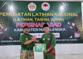 Ketua DPD LDII Indramayu Terima Sabuk Merah Kehormatan dari Persinas ASAD