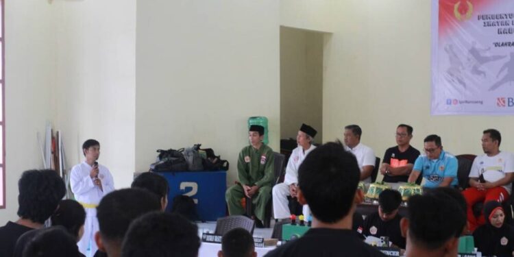 Mukhammad Fathoriq Ernanto, pesilat Persinas ASAD mengikuti seleksi tim inti Pra Porprov yang dilaksanakan oleh Ikatan Pencak Silat Indonesia (IPSI) Kabupaten Bantaeng. Foto: LINES.