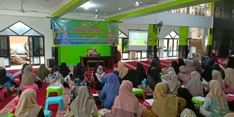 Dewan Pimpinan Wilayah (DPW) Lembaga Dakwah Islam Indonesia (LDII) Provinsi Bengkulu menggelar sosialisasi tata cara berbusana sesuai syariat Islam pada Minggu (4/5). Foto: LINES