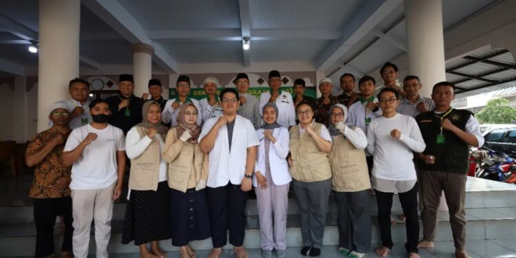 PC LDII Kecamatan Lembang dan Parongpong menjadi pelaksana awal program Cek Kesehatan Gratis (CKG) hasil kolaborasi antara LDII dan Dinas Kesehatan Provinsi Jawa Barat. Foto: LINES