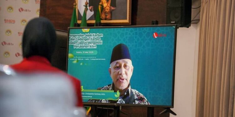 DPP LDII bersama Kementerian Lingkungan Hidup dan Kehutanan (KLHK) menggelar webinar bertema “Pengenalan Jejak Karbon dan Cadangan Karbon dalam Upaya Mengatasi Perubahan Iklim”. Foto: LINES.