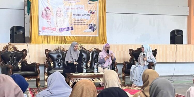 DPD LDII Kota Padang menggelar talkshow bertajuk “Zeelenial Talk: Frugal Living” untuk menambah pengetahuan tentang keuangan keluarga. Foto: LINES.