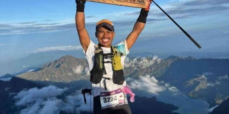 Remaja LDII Kabupaten Maros, Sulawesi Selatan Nurdin juara 3 kategori putra Rinjani 100 Trail 2025. Foto: LINES.