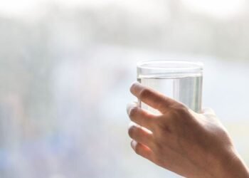 Minum Air Hangat Bisa Hancurkan Lemak? Ini Kata Pakar Kesehatan