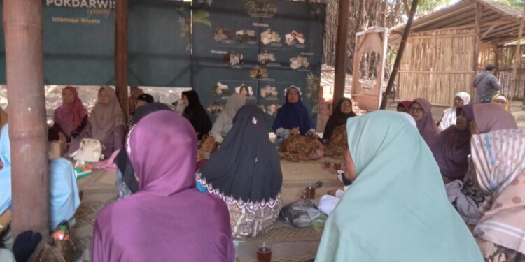 LDII Berbah menggelar pengajian khusus bagi warga lanjut usia. Foto: LINES.