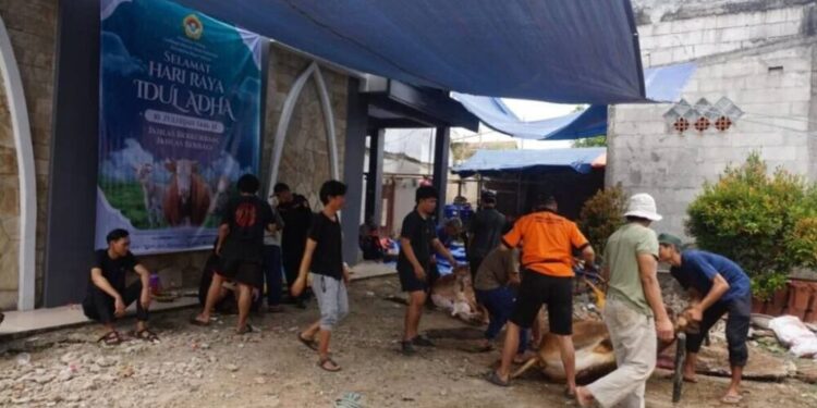 PC LDII Bogor Selatan sembelih hewan kurban. Foto: LINES.