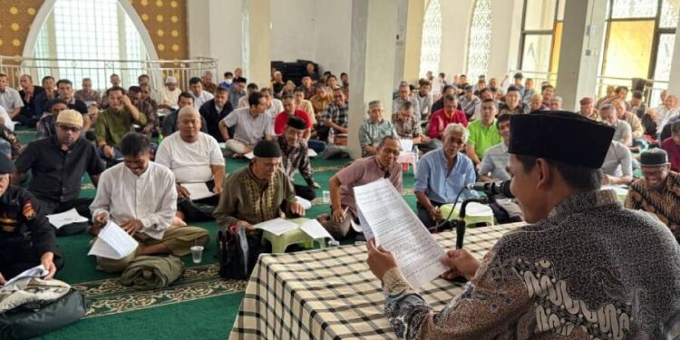 DPD LDII Kabupaten Garut menggelar pengajian khusus orang tua pria (ayah) pada Minggu (1/6) di Masjid Baitul Makmur. Foto: LINES.