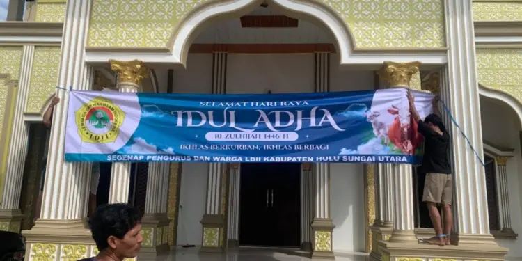 Warga DPD LDII Hulu Sungai Utara kerja bakti persiapan pemotongan kurban. Foto: LINES.