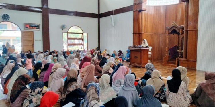 Pengurus Bagian Pemberdayaan Perempuan dan Kesejahteraan Keluarga (PPKK) DPD LDII Kabupaten Bandung menyelenggarakan kegiatan Pembekalan dan Pengajian Keputrian. Foto: LINES.