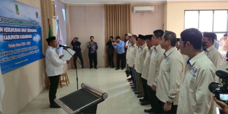 DPD LDII Kabupaten Karawang bersama Pondok Pesantren Sumber Barokah menghadiri undangan pelantikan pengurus FKUB Karawang. Foto: LINES.