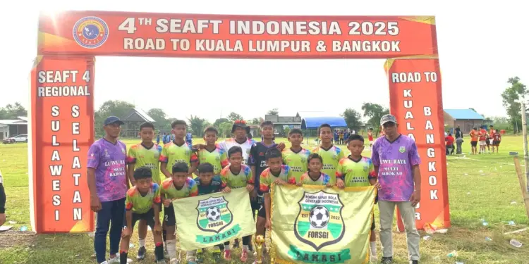 Forum Sepak Bola Generasi Indonesia (FORSGI) Lamasi, Kabupaten Luwu berhasil meraih prestasi membanggakan pada seleksi Festival Sepak Bola U-13 dan U-15 yang diselenggarakan Operator SEAFT Coach Indonesia. Foto: LINES