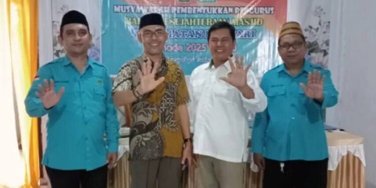 Ketua Pimpinan Cabang (PC) LDII Kecamatan Matuari, Kota Bitung, Marzuki Mardin menghadiri pembentukan pengurus Dewan Kesejahteraan Masjid Kecamatan Bitung. Foto: LINES.