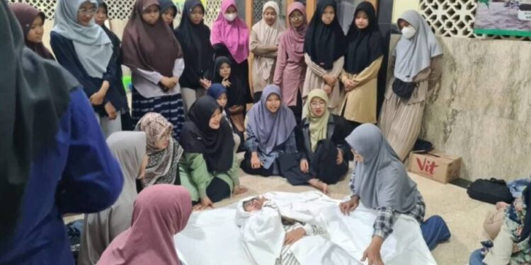 LDII Banguntapan mengikuti pelatihan perawatan jenazah. Foto: LINES.