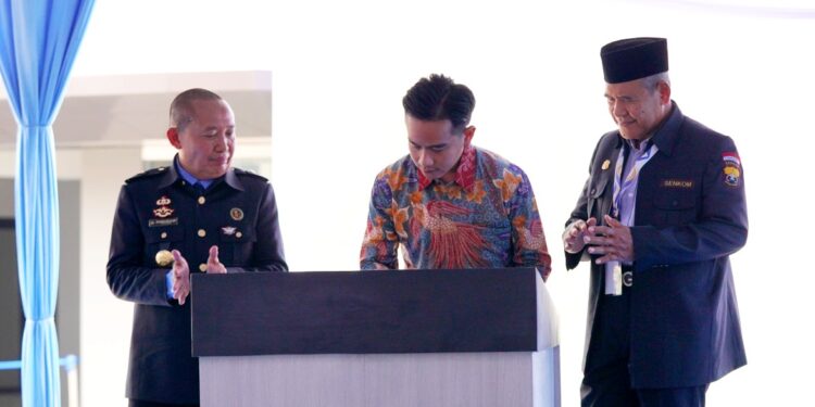 Wapres Gibran meresmikan gedung baru PP Senkom Mitra Polri di Komplek Ponpes Minhaajurrosyidin, Jakarta. Foto: LINES.
