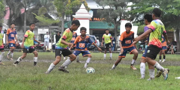 orum Sepak Bola Generasi Indonesia (FORSGI) Lamasi Kabupaten Luwu U-13 ikut berpartisipasi pada Festival Sekolah Sepak Bola (SSB) Palopo United Champions III untuk meriahkan Hari Jadi Kota Palopo ke-23 tahun. Foto: LINES
