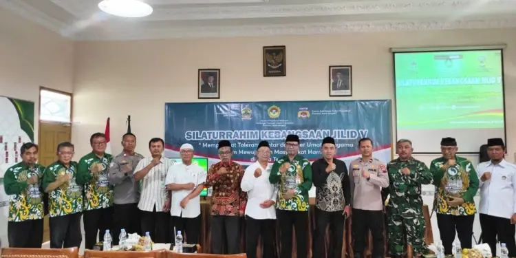 DPD LDII Kabupaten Klaten mengikuti “Silaturrahim Kebangsaan V” secara hybrid. Acara berlangsung di Aula Kantor DPD LDII Klaten, Klaten Utara, Klaten, Jawa Tengah pada Sabtu (26/7/2025). Foto: LINES