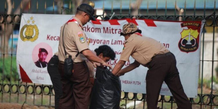 Kerja Bakti Nasional DPP LDII menyambut HUT Kemerdekaan RI. Foto: LINES.
Foto: LINES.