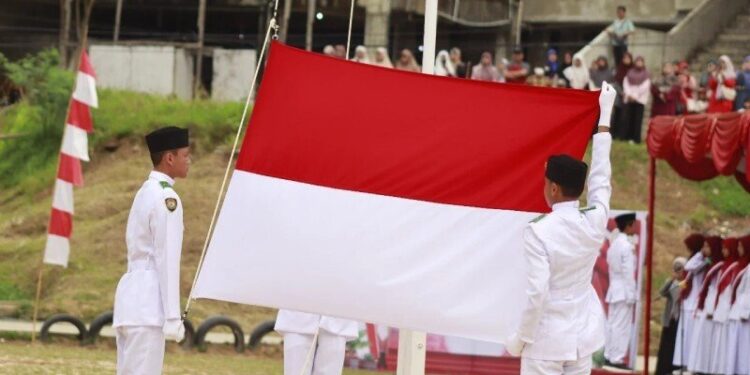 LDII Kota Balikpapan menggelar upacara peringatan Kemerdekaan ke-80 RI. Foto: LINES.