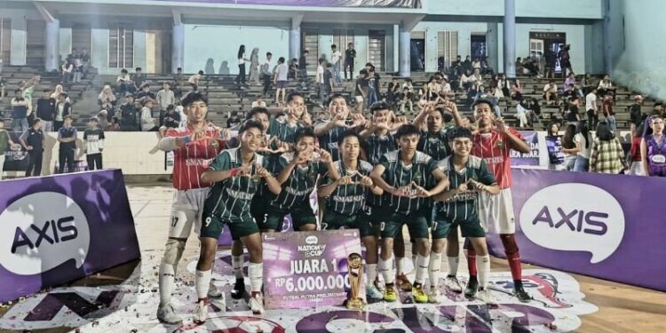 SMA Tri Sukses Boarding School (TSBS), Jambi, meraih juara kompetisi futsal “AXIS Nation Cup 2025”. Foto: LINES.
