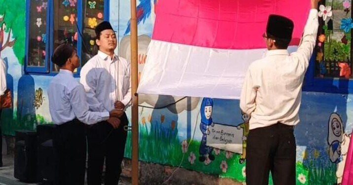 PC LDII Kecamatan Tarumajaya, Kabupaten Bekasi, menggelar upacara bendera memperingati detik-detik Proklamasi Kemerdekaan RI ke-80. Foto: LINES.