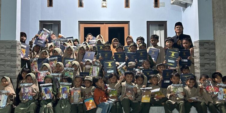 PC LDII Setu menggelar kegiatan munaqosah sebagai ajang evaluasi pembinaan generasi muda, di Setu, Kabupaten Bekasi, Jawa Barat, pada Minggu (10/8). Foto: LINES