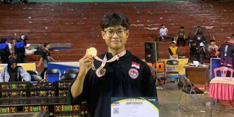 M. Usman Bin Affan, seorang santri yang juga pelajar SMA. Ia mengharumkan nama Ponpes Gadingmangu dengan meraih medali emas. Foto: LINES.