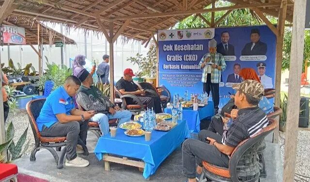 Dinas Kesehatan Kota Pekanbaru menghelat “Cek Kesehatan Gratis (CKG) Berbasis Komunitas”. Acara itu diselenggarakan di Saung Merah Putih, Kota Pekanbaru, Riau, pada Kamis (4/9). Foto: LINES