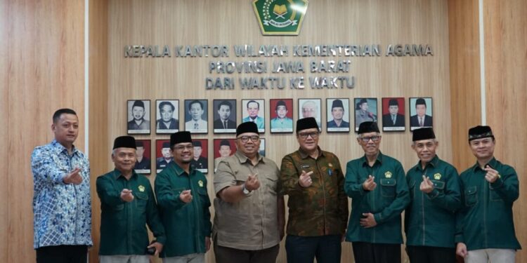 Menjelang Musyawarah Wilayah (Muswil) DPW LDII Jawa Barat, pengurus DPW LDII Jawa Barat melakukan kunjungan silaturahmi ke Majelis Ulama Indonesia (MUI), dan Kantor Wilayah Kementerian Agama (Kanwil Kemenag) Jawa Barat, pada Rabu (3/9). Foto: LINES