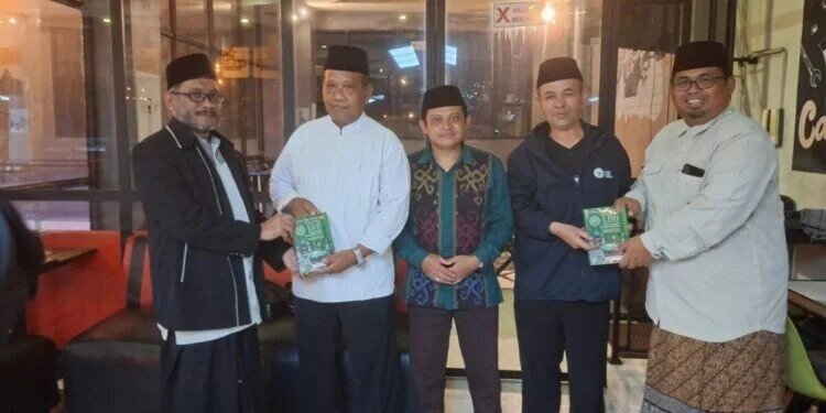 Cendekiawan NU, Ahmad Ali dan DPP LDII menemui dua tokoh toleransi kehidupan beragama di Provinsi Maluku Utara pada Kamis malam (2/10). Foto: LINES.