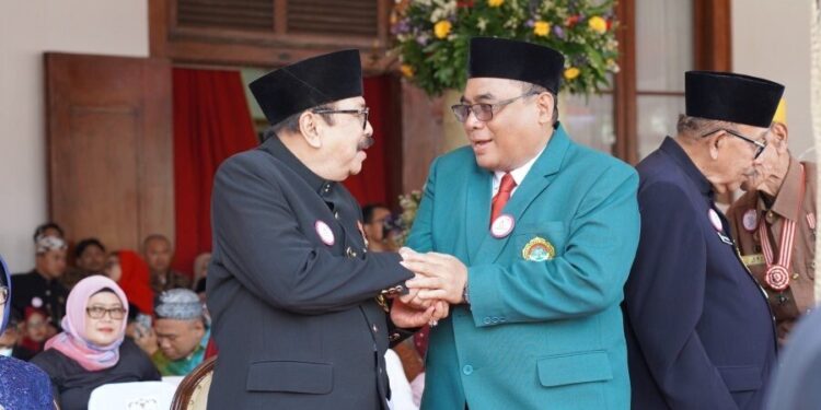 Ketua DPW LDII Jawa Timur, Moch. Amrodji Konawi menghadiri HUT Provinsi Jawa Timur. Foto: LINES.
