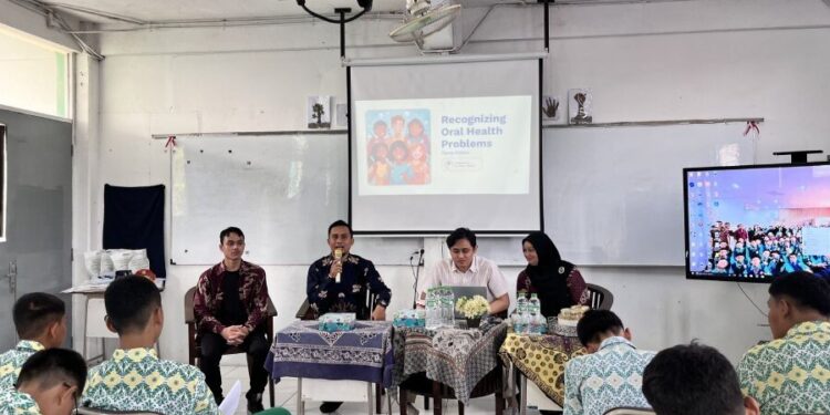 SMP Mazaya Islamic Boarding School bekerja sama dengan Klinik Utama Medika Antapani menggelar program edukasi kesehatan "Alpha's AWARE: Kulit Sehat, Gigi Kuat, Bikin Belajar Makin Semangat". Foto: LINES.