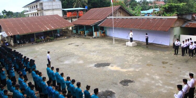 Ponpes Al Huda Bengkulu gelar upacara Hari Santri Nasional. Foto: LINES.
