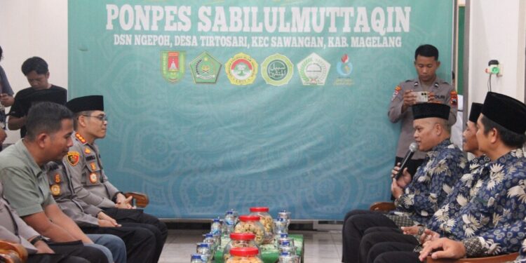 Kapolresta Magelang Kombes (Pol) Herbin Sianipar bersama jajaran pejabat utama Polresta Magelang silaturahmi dengan pengurus DPD LDII Kabupaten Magelang. Foto: LINES