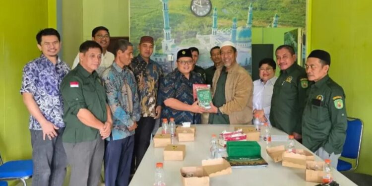 DPD LDII Kabupaten Kutai Timur (Kutim) audiensi dengan Sekretariat Forum Kerukunan Umat Beragama (FKUB) Kutai Timur. Kegiatan tersebut berlangsung di Sangatta Utara, Kalimantan Timur (Kaltim) pada Rabu (5/11). Foto: LINES