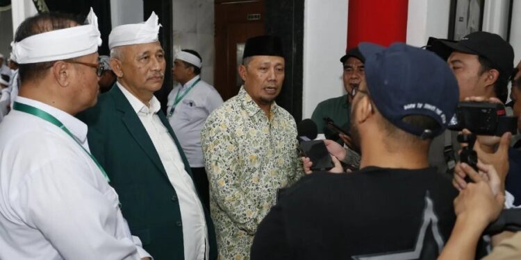 Kepala Bidang Kewaspadaan Daerah Bakesbangpol Jawa Barat, Khoirul Naim, mewakili Gubernur Dedi Mulyadi menghadiri Muswil IX LDII Jabar. Foto: LINES.
