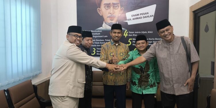 Cendekiawan Muslim Ahmad Ali silaturrahim dengan Forum Kerukunan Umat Beragama (FKUB) Provinsi Riau. Foto: LINES.