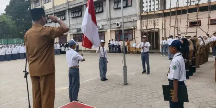 SMA Tri Sukses Boarding School (TSBS), naungan DPW LDII Jambi menghelat “Upacara Memperingati Hari Pahlawan”. Foto: LINES