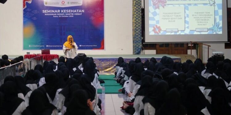 Pondok Pesantren (Ponpes) Gadingmangu berkolaborasi dengan Puskesmas Perak menggelar seminar. Foto: LINES.