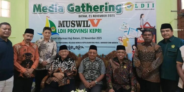 Ketua Umum DPP LDII, KH Chriswanto Santoso mengajak wartawan untuk mengevaluasi program kerja dan memberi masukan DPW LDII Kepulauan Riau. Foto: LINES