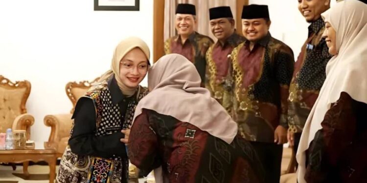 Menjelang Musyawarah Daerah (Musda) LDII Kota Kediri, para pengurus LDII setempat silaturahim dengan Wali Kota Kediri, Viranda. Foto: LINES.