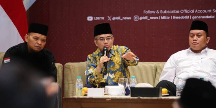 Cendekiawan Yudi Latif hadir sebagai narasumber di Sarasehan Kebangsaan LDII. Foto: LINES.
