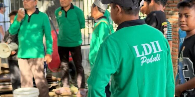 PC LDII Kecamatan Maluk, Kabupaten Sumbawa Barat melaksanakan sosialisasi pengelolaan sampah rumah tangga menggunakan metode Tabung Sampah Organik Rumah Tangga (TASORTA). Foto: LINES