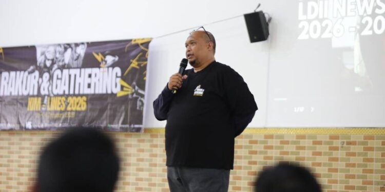 Ketua DPP LDII Rulli Kuswahyudi saat memimpin rakor dan family gathering Departemen KIM dan Pokja LINES. Foto: LINES.