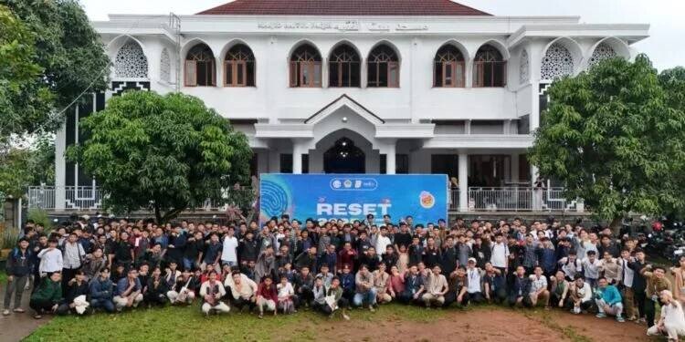 Generasi muda LDII Kota Depok mengikuti pengajian akhir tahun bertajuk “Recharge Energy and Set Your Future (RESET)”. Foto: LINES.