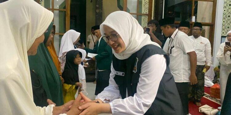 Bupati Banyuwangi, Ipuk Fiestiandani Azwar Anas melaksanakan Safari Ramadan 1447 Hijriah. Foto: LINES.