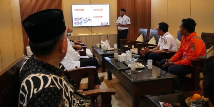 PT Kereta Api Indonesia (KAI) melalui KAI Commuter Surabaya berkunjung ke Pondok Pesantren (Ponpes) Gadingmangu. Foto: LINES.